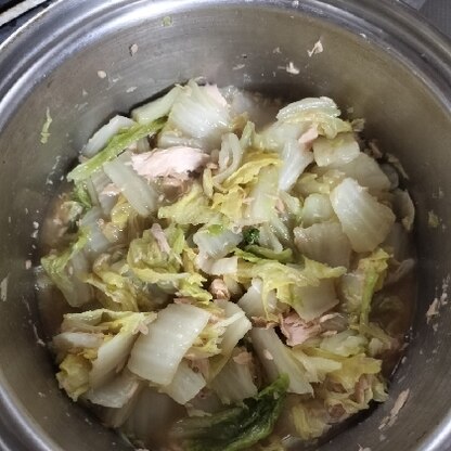 余った白菜とツナ缶で簡単にできました。
